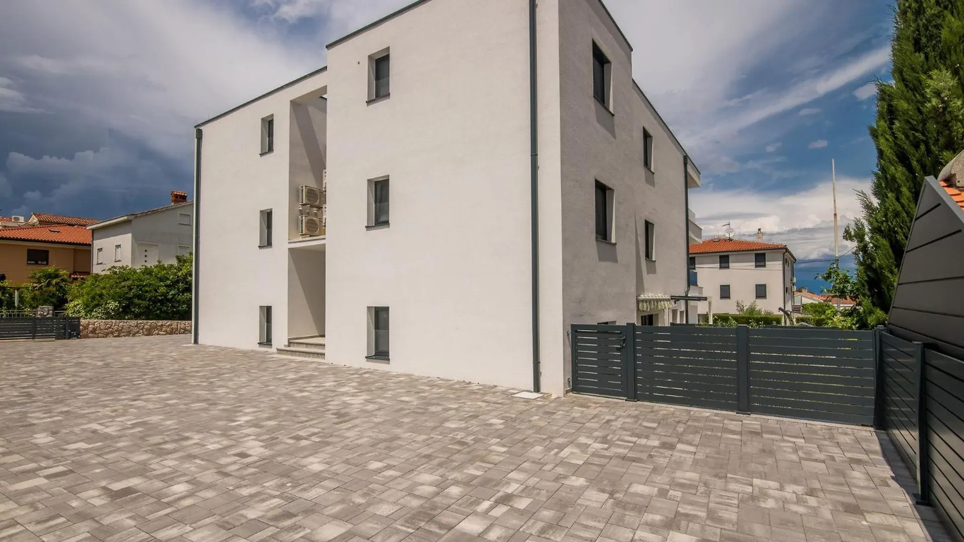 Deluxe Apartments Vantacici