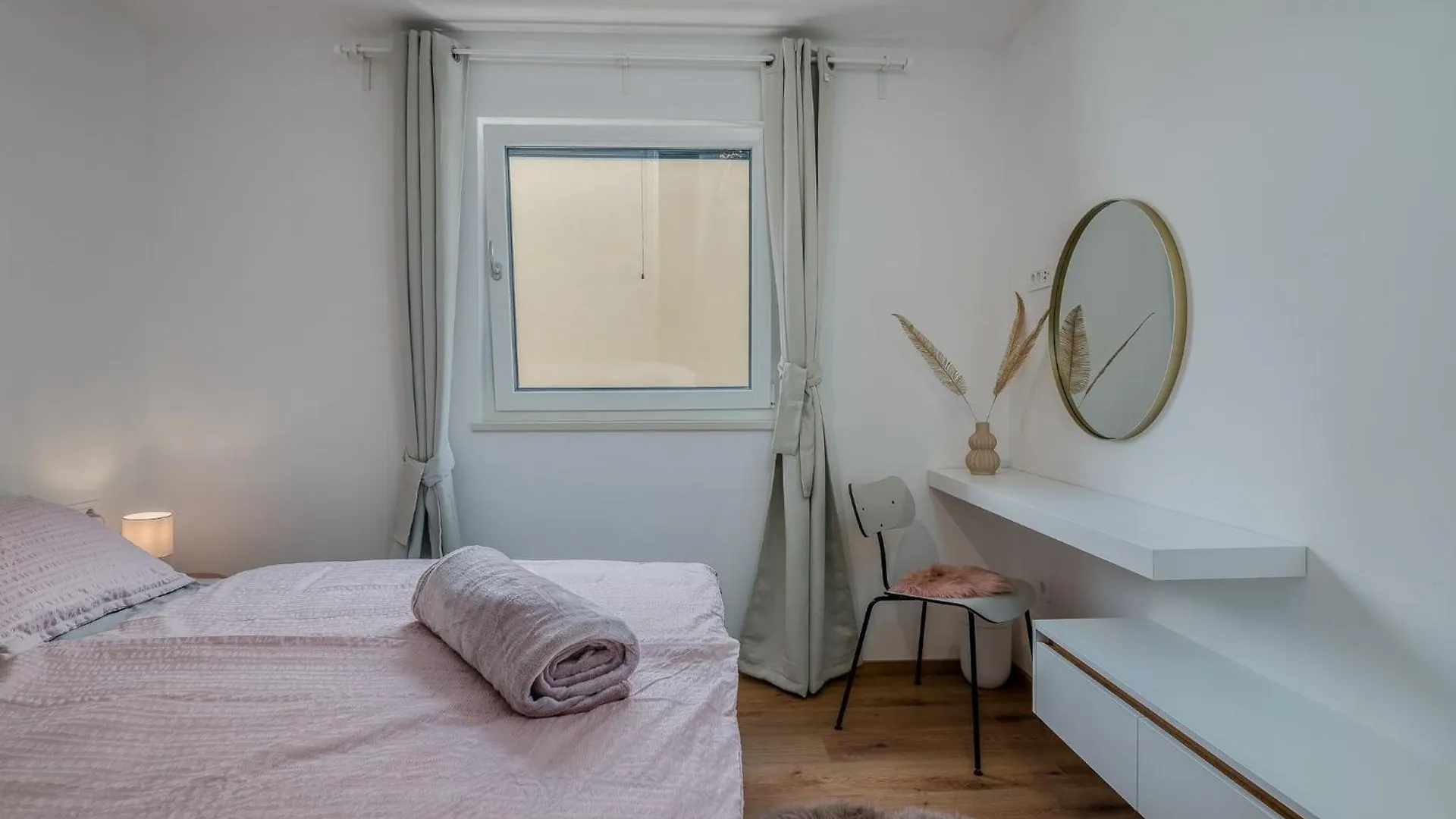 Deluxe Apartments Vantacici 0*,
