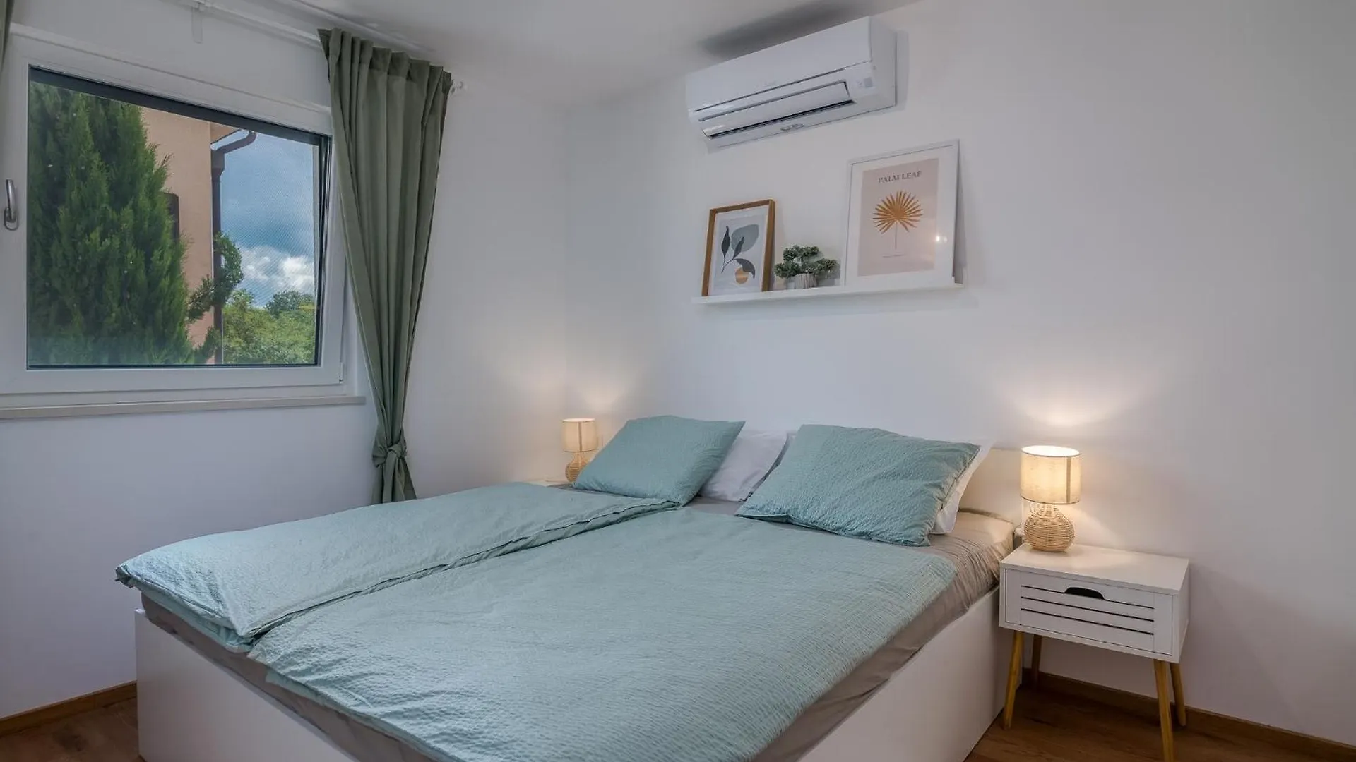 Deluxe Apartments Vantacici