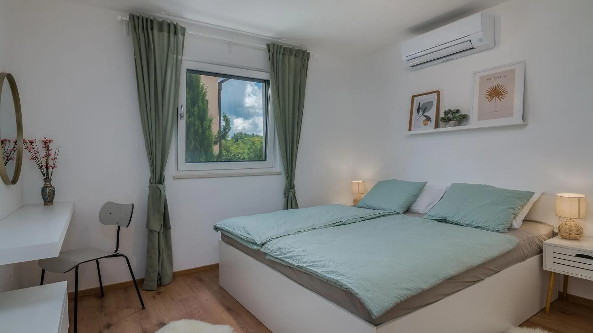 Deluxe Apartments Vantacici