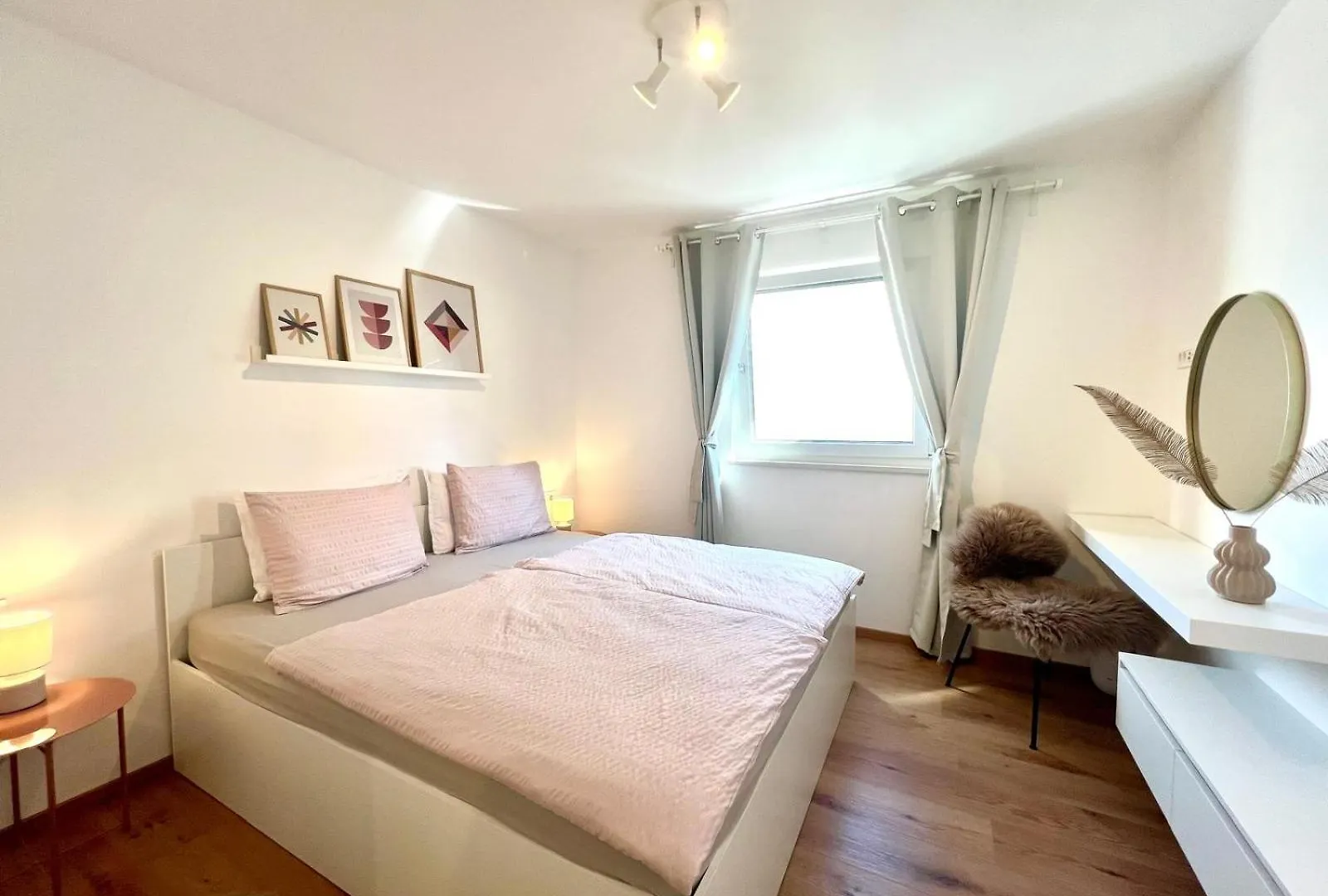 Deluxe Apartments Vantacici